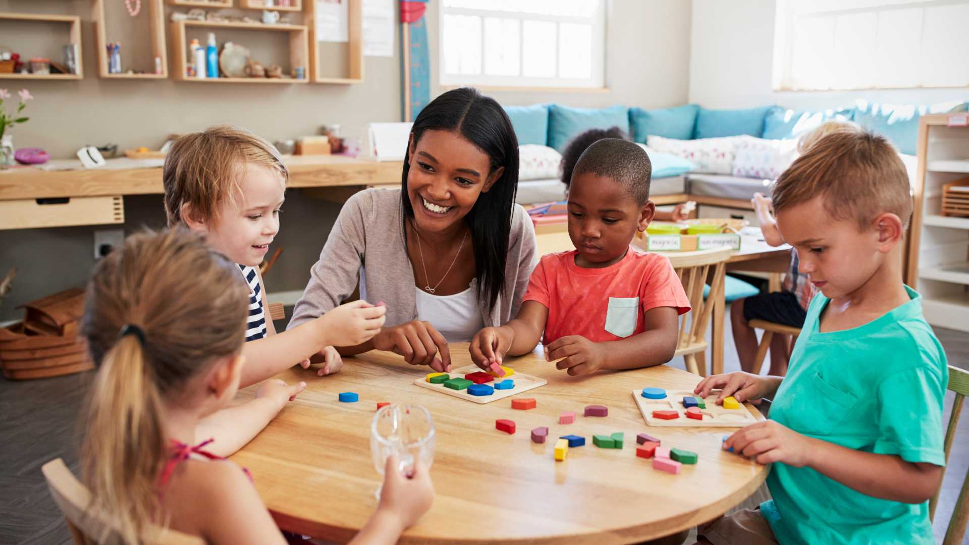 Guolely Busy Board Montessori Toy for 1 - 4 Years Old Toddlers